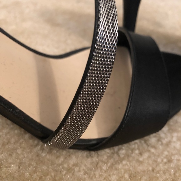 Strappy heels. - Picture 4 of 5